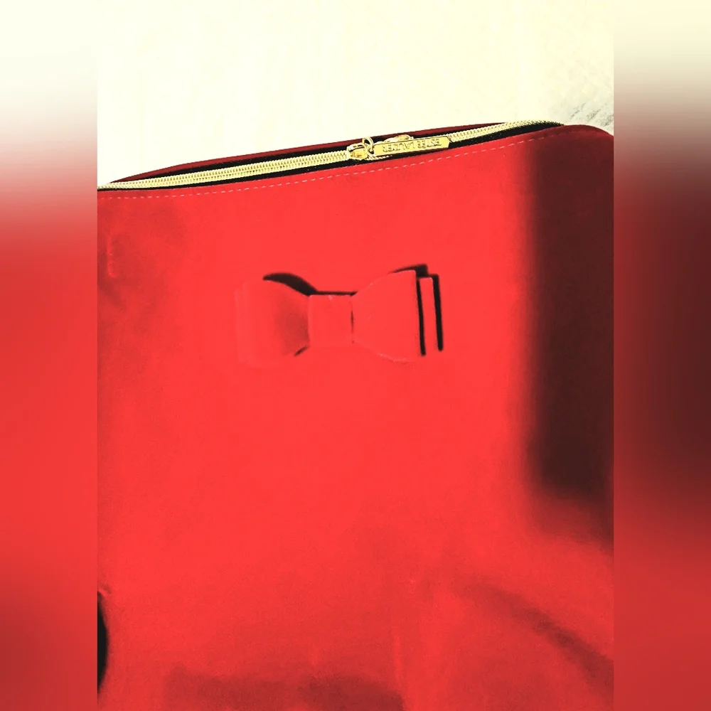 Estee Lauder Red Velvet Cosmetic 2020 Train Case Zipper